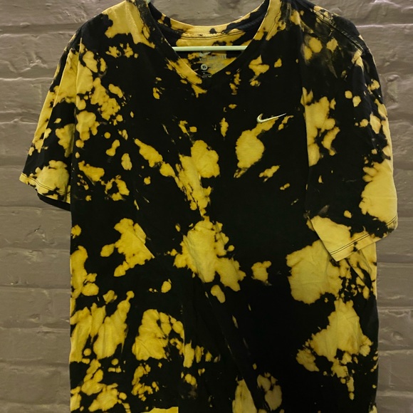 Nike tee - Picture 2 of 2